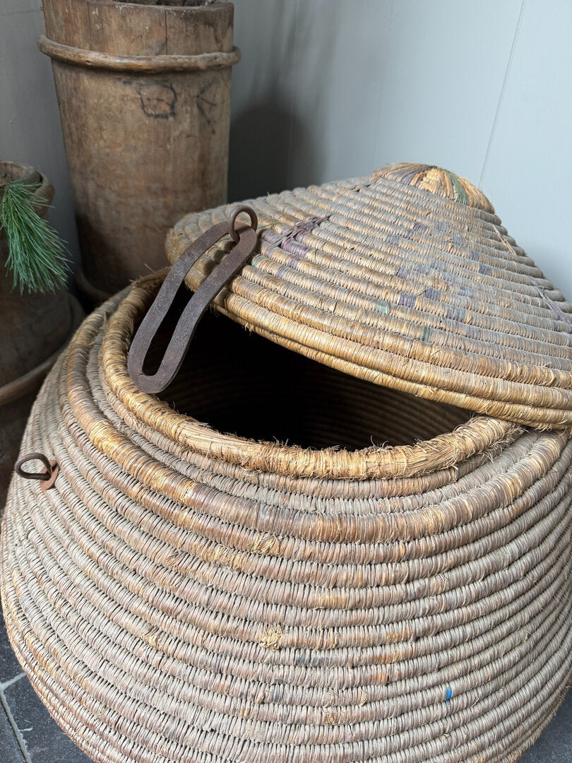 Oude originele mand / dessert basket