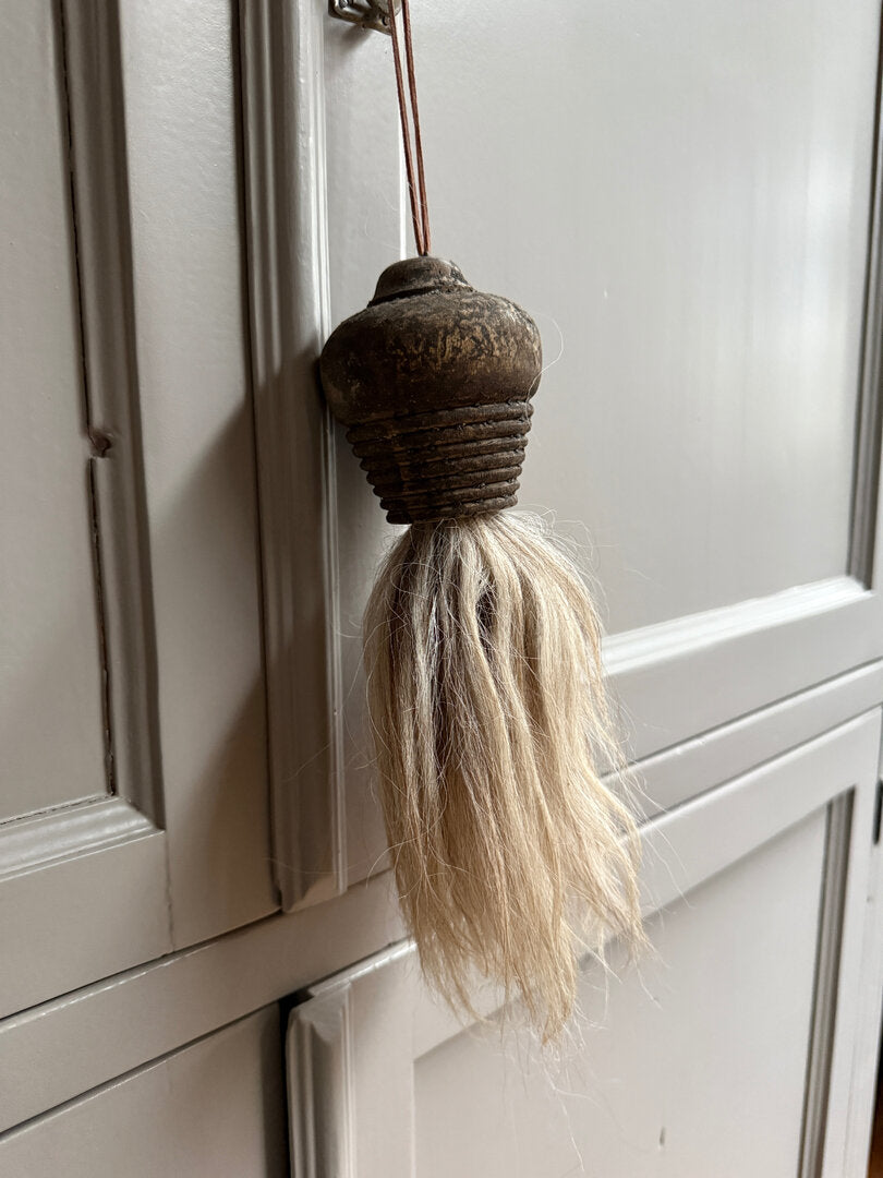 Vachttoef schapenvacht op klos - My Sober Home