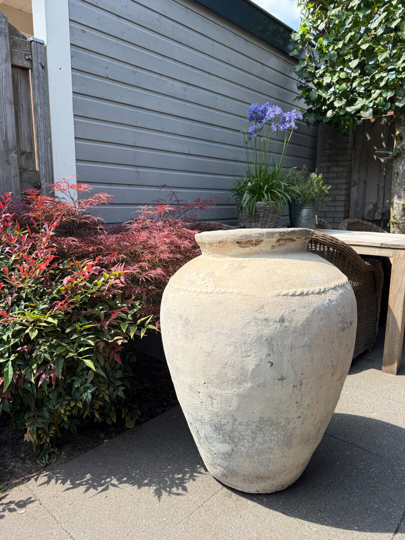 Oude Indiase kruik / pot - My Sober Home