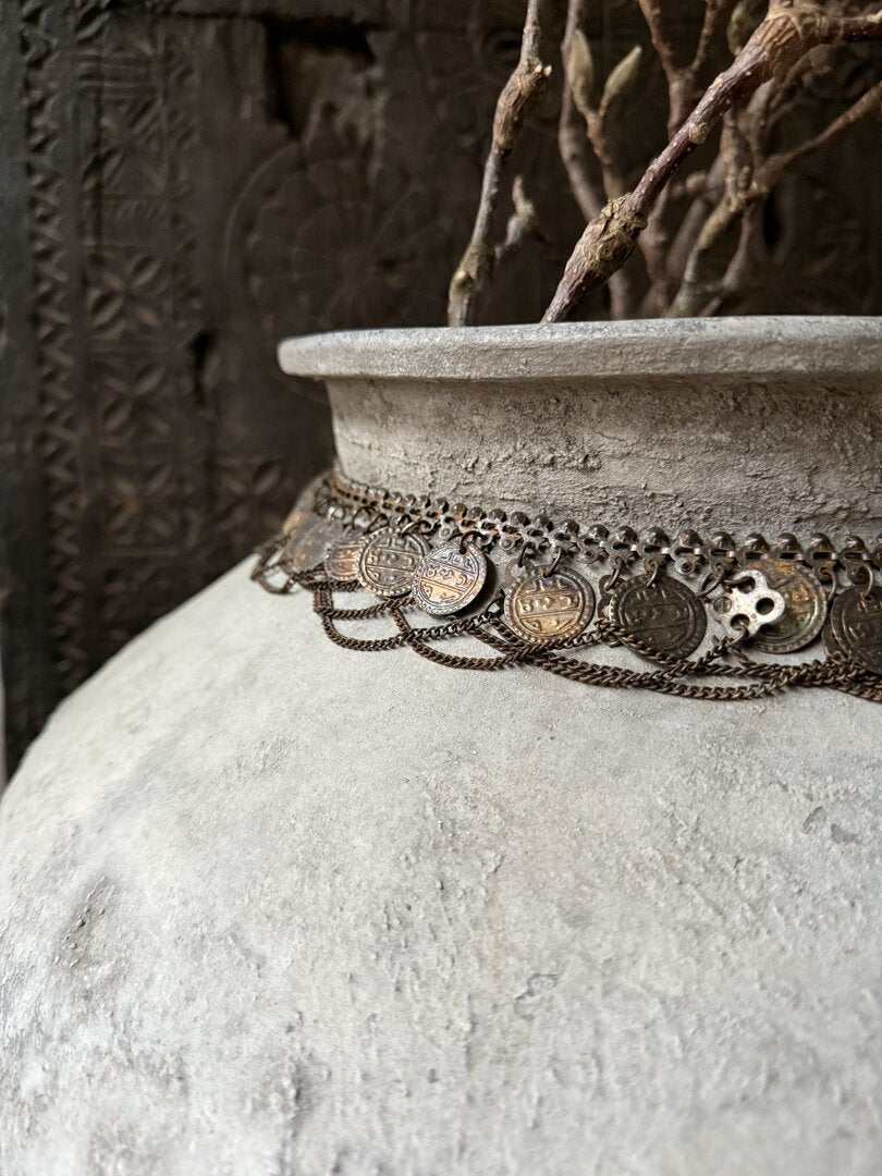 Kruikketting Liz - My Sober Home