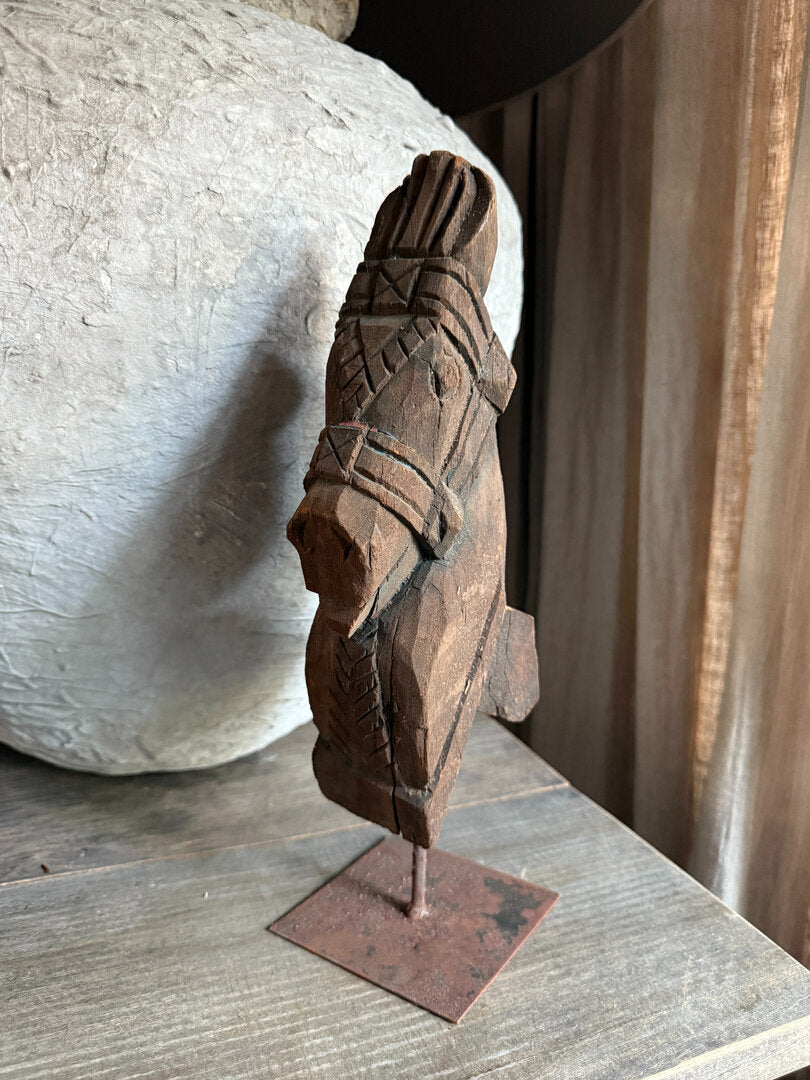 Ornament paard op standaard