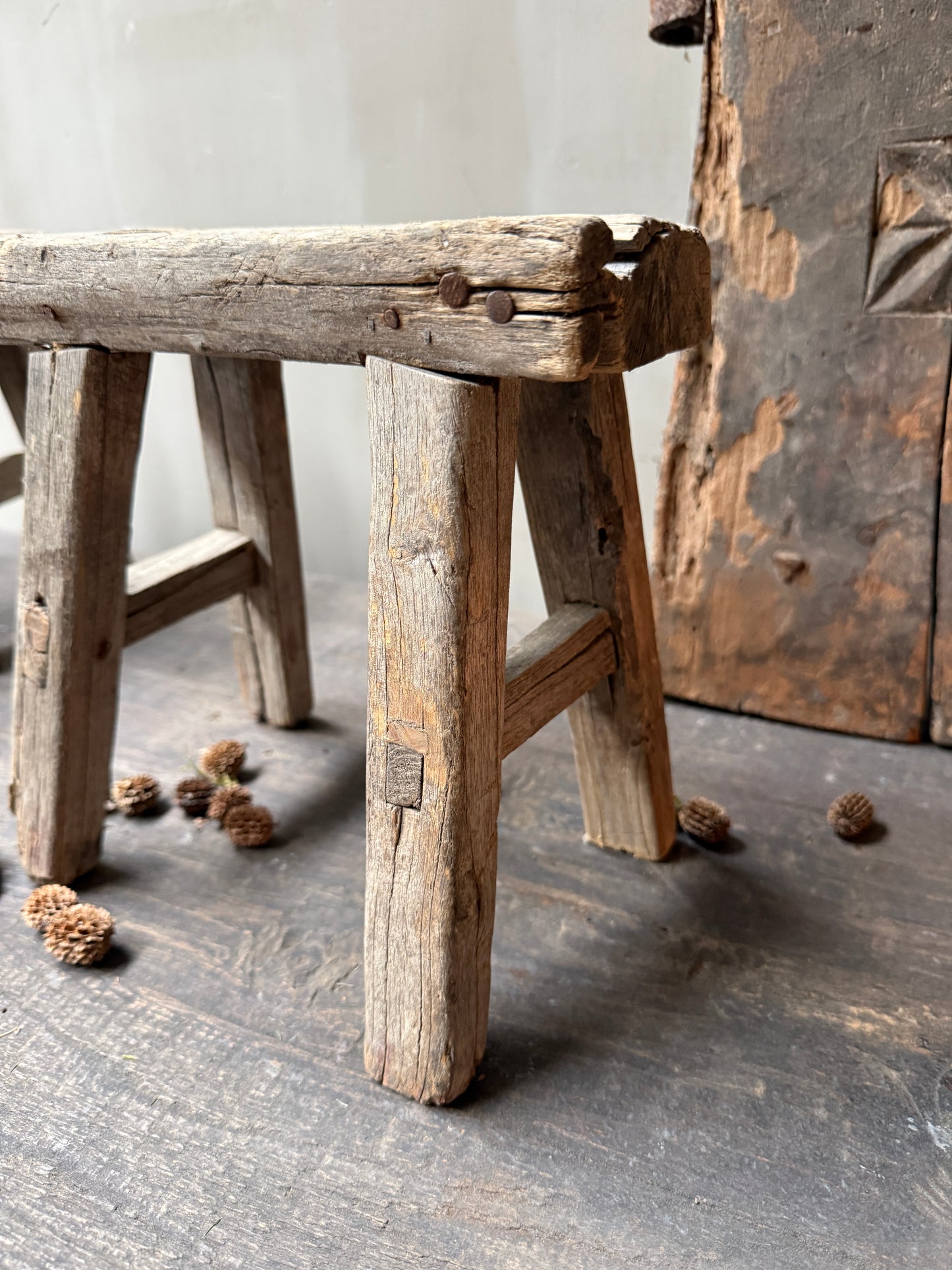 Antiek vensterbank / baby krukje