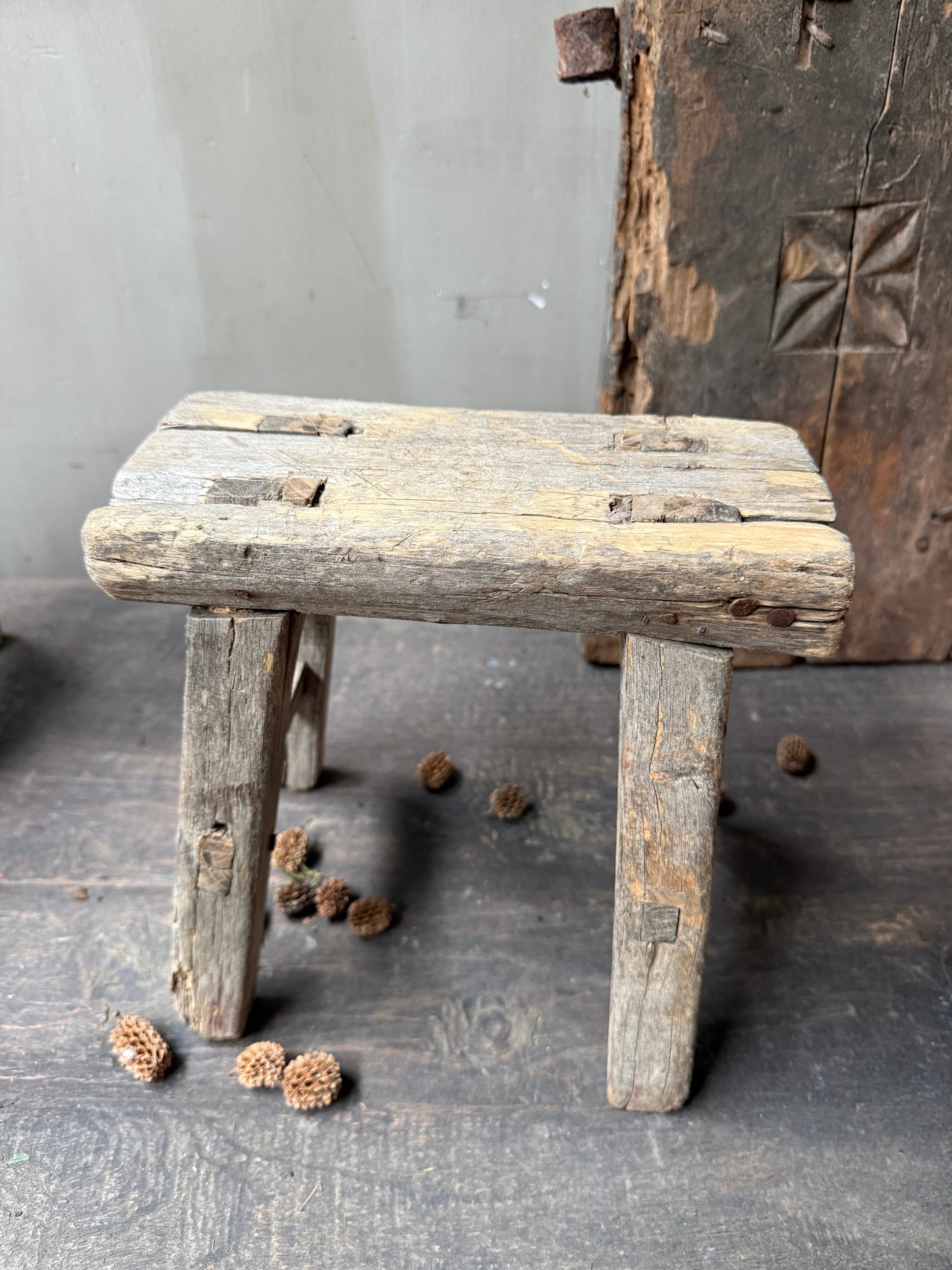 Antiek vensterbank / baby krukje