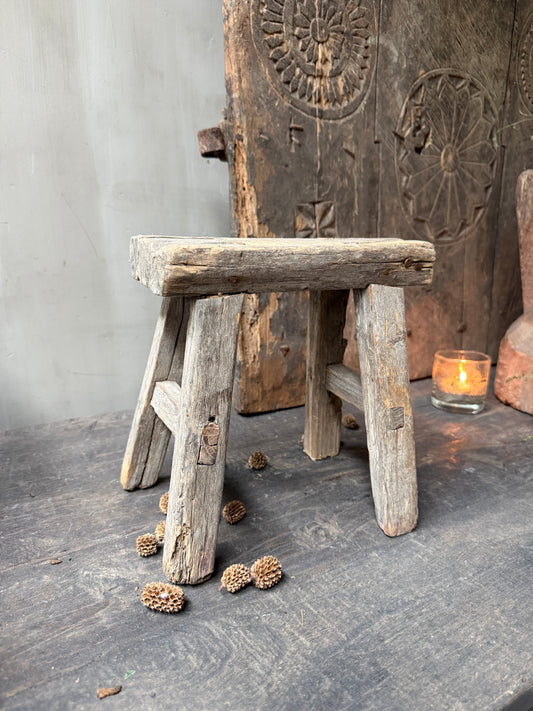 Antiek vensterbank / baby krukje