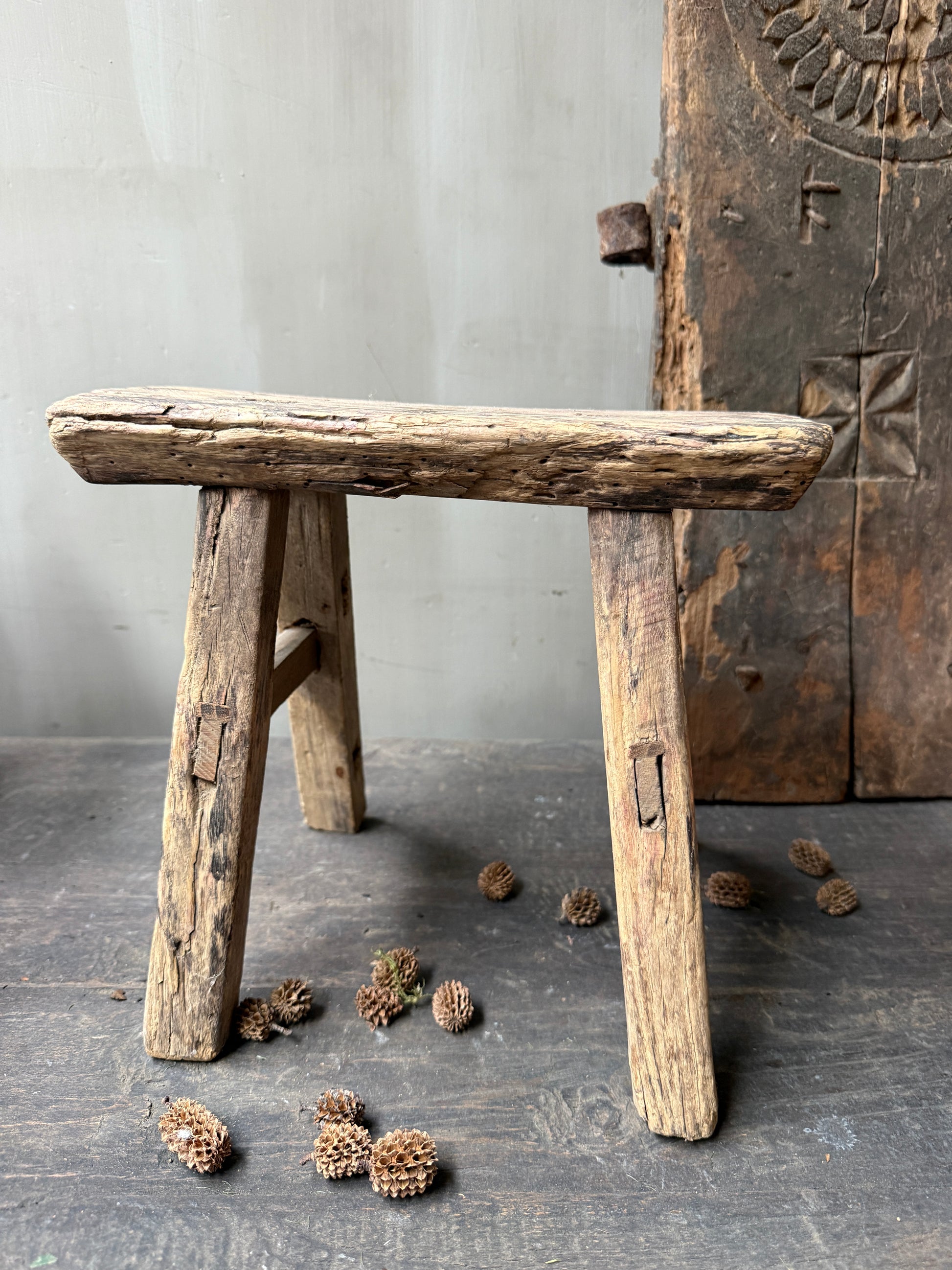 Antiek vensterbank / baby krukje - My Sober Home