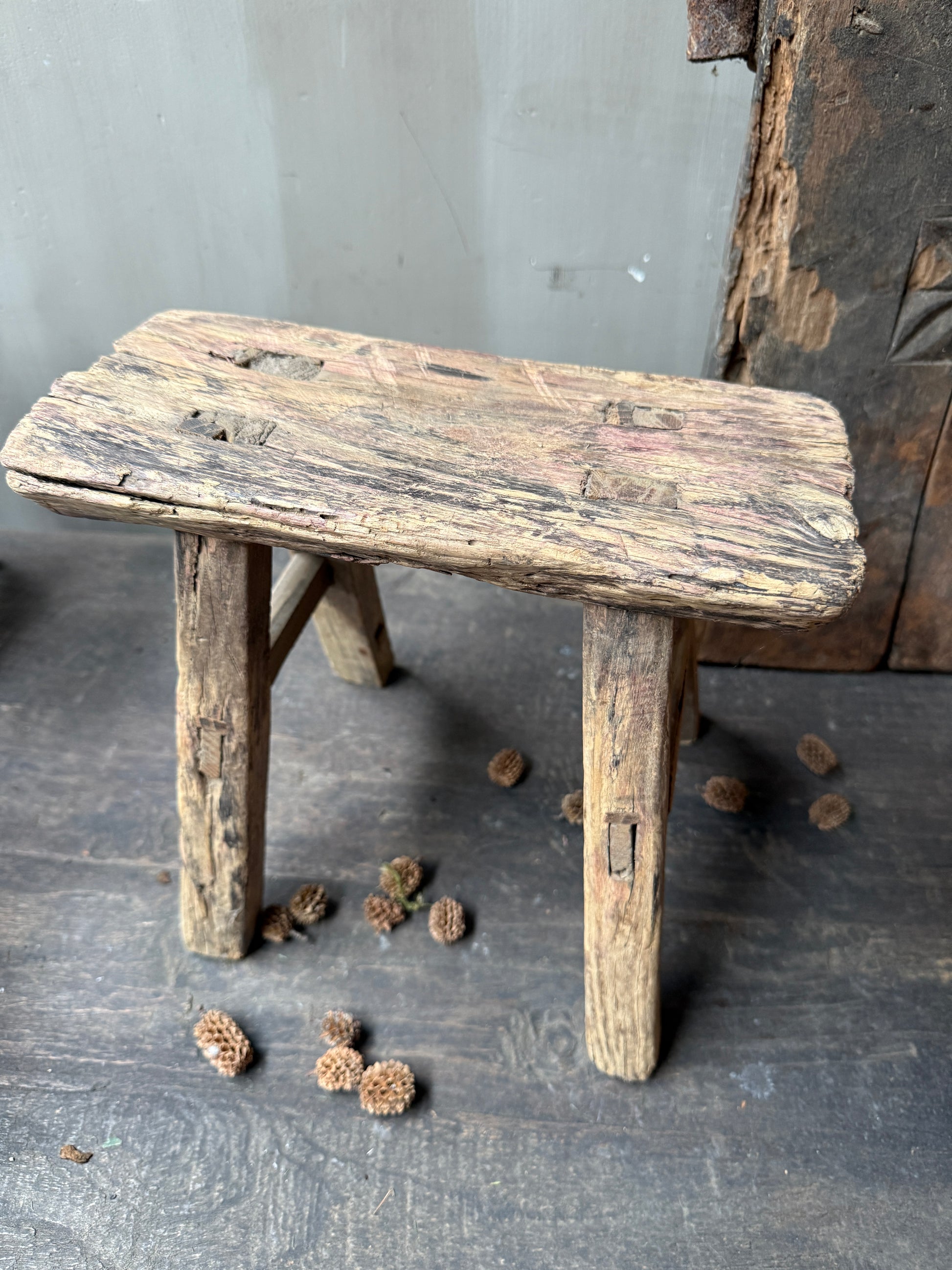 Antiek vensterbank / baby krukje - My Sober Home