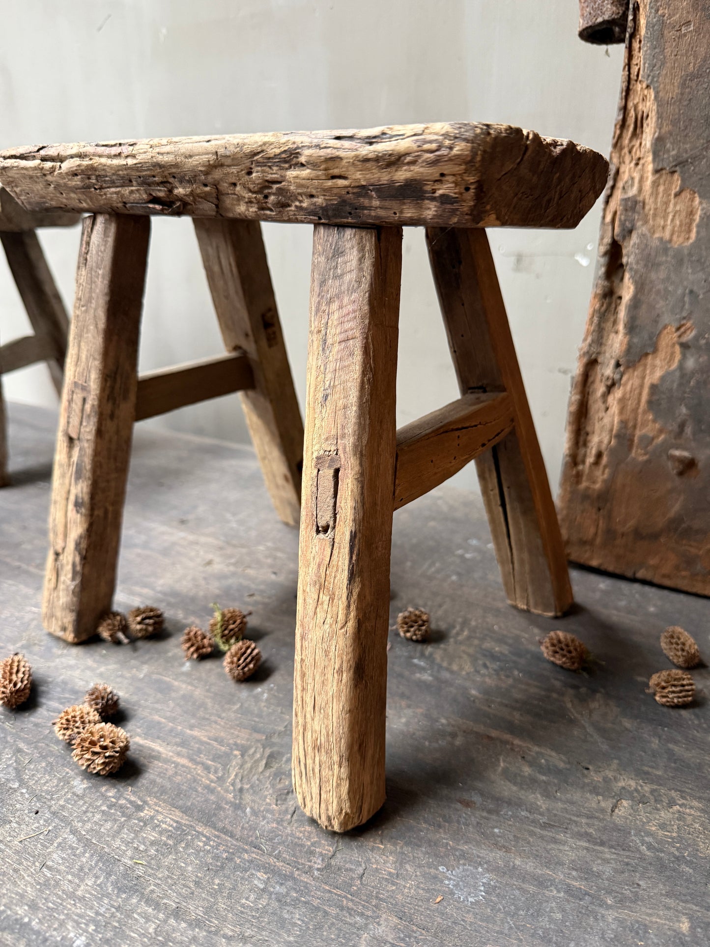 Antiek vensterbank / baby krukje - My Sober Home