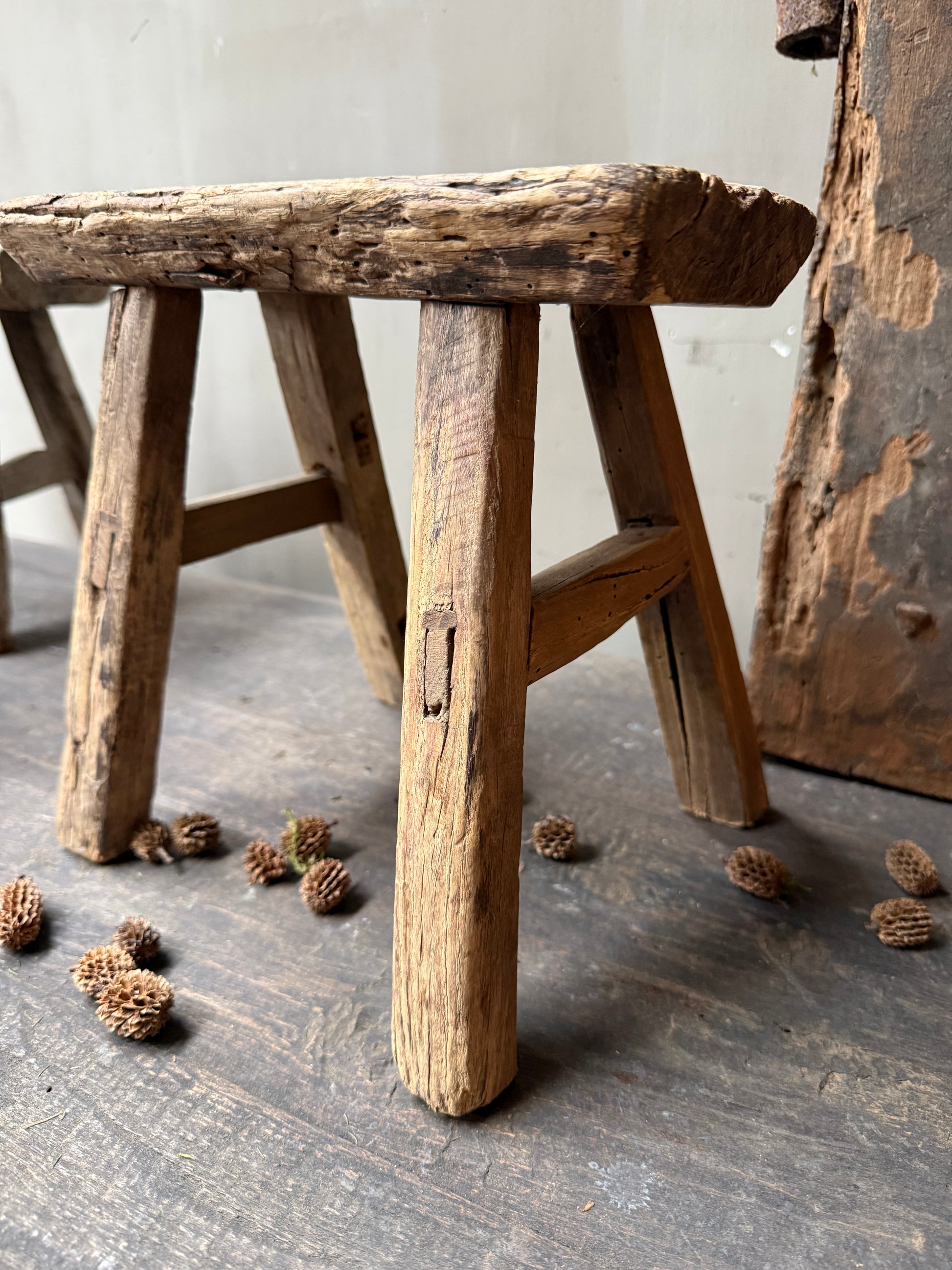 Antiek vensterbank / baby krukje - My Sober Home