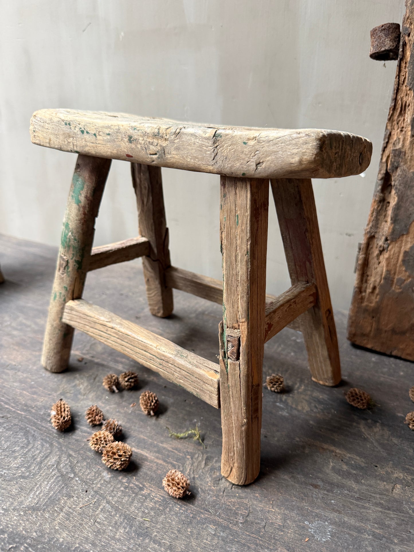 Antiek vensterbank / baby krukje - My Sober Home