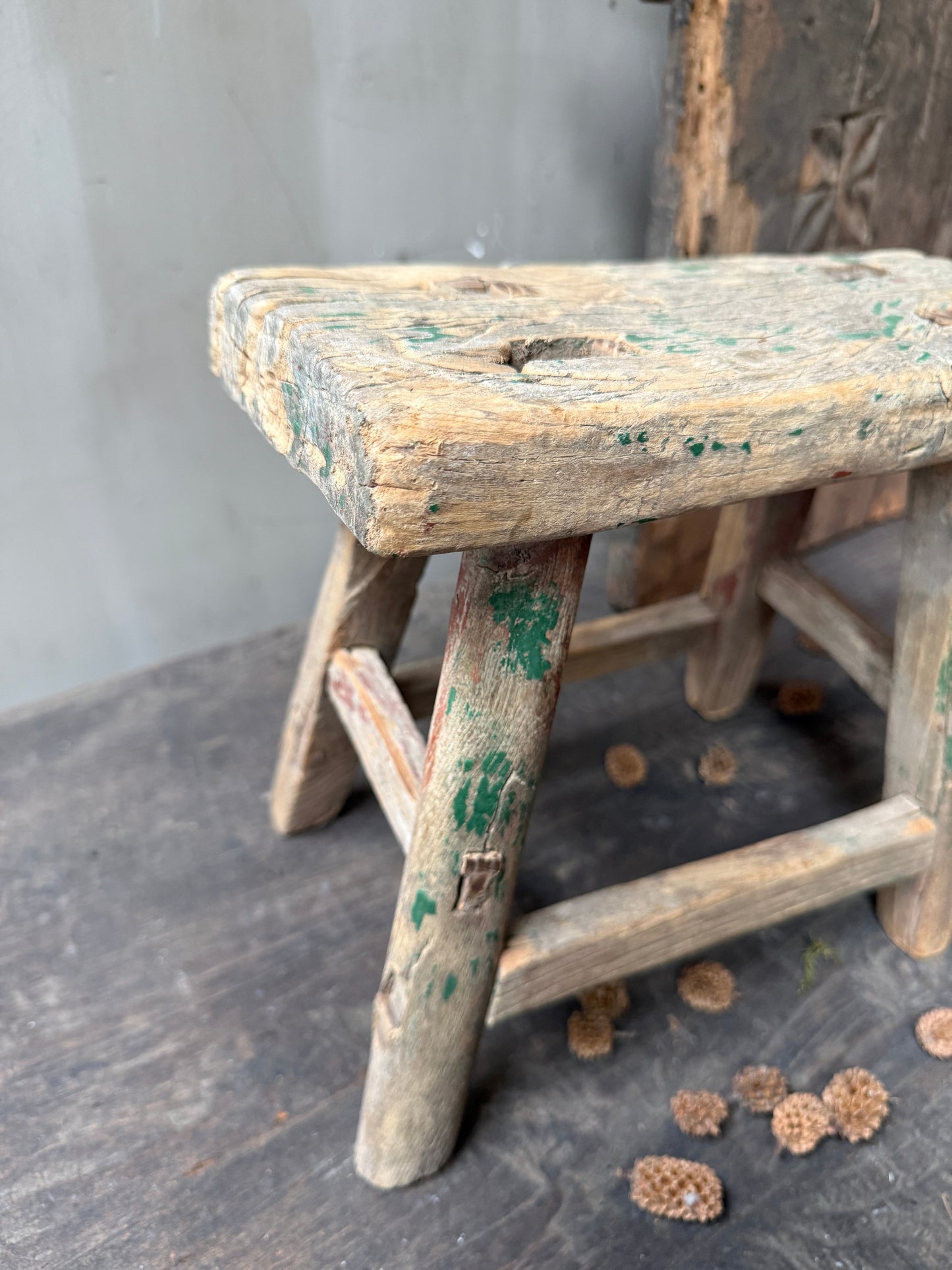 Antiek vensterbank / baby krukje - My Sober Home