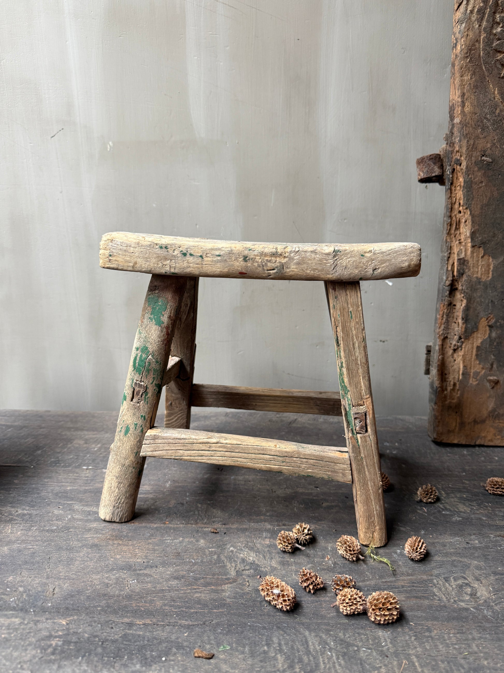 Antiek vensterbank / baby krukje - My Sober Home