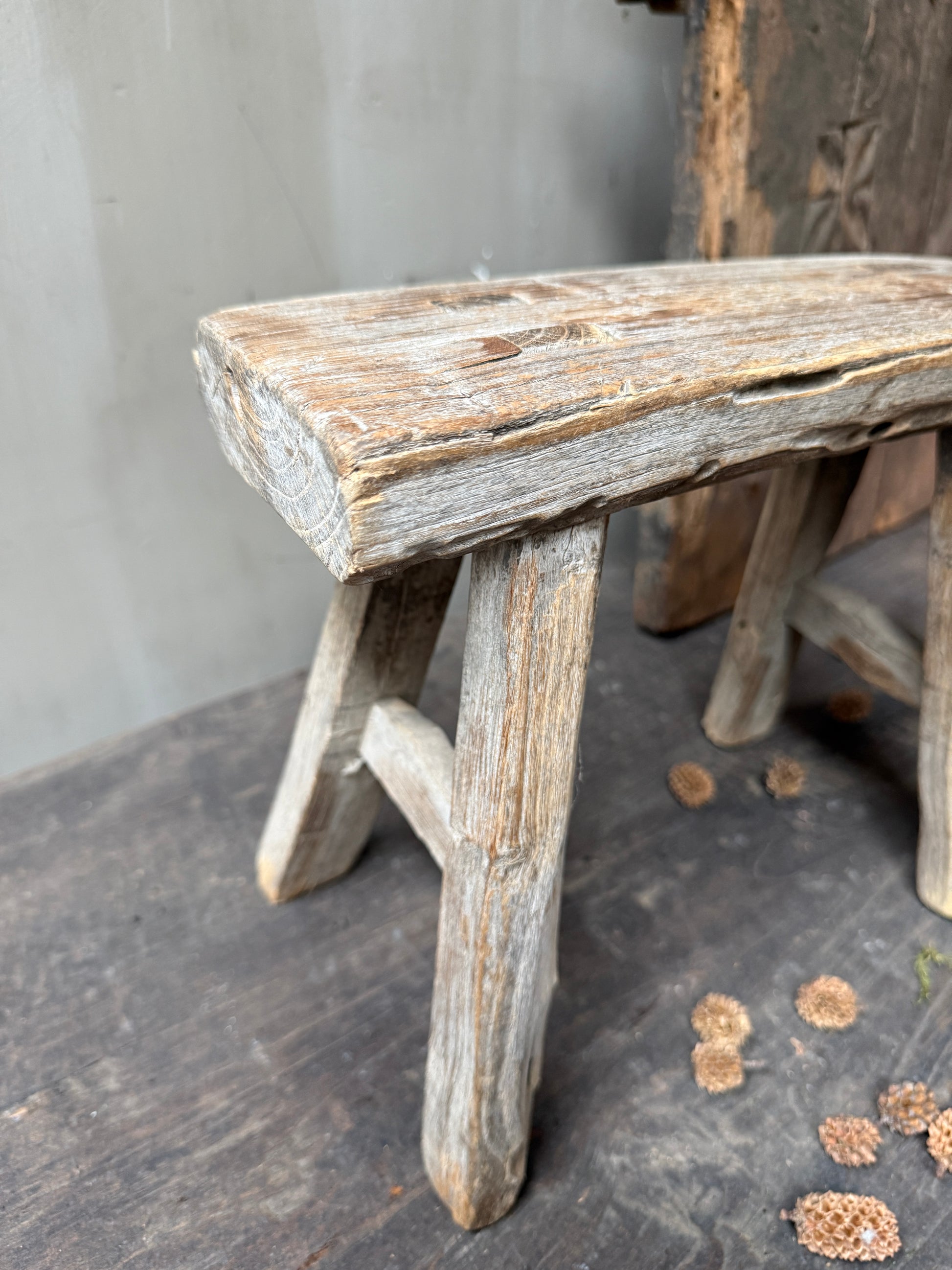 Antiek vensterbank / baby krukje - My Sober Home