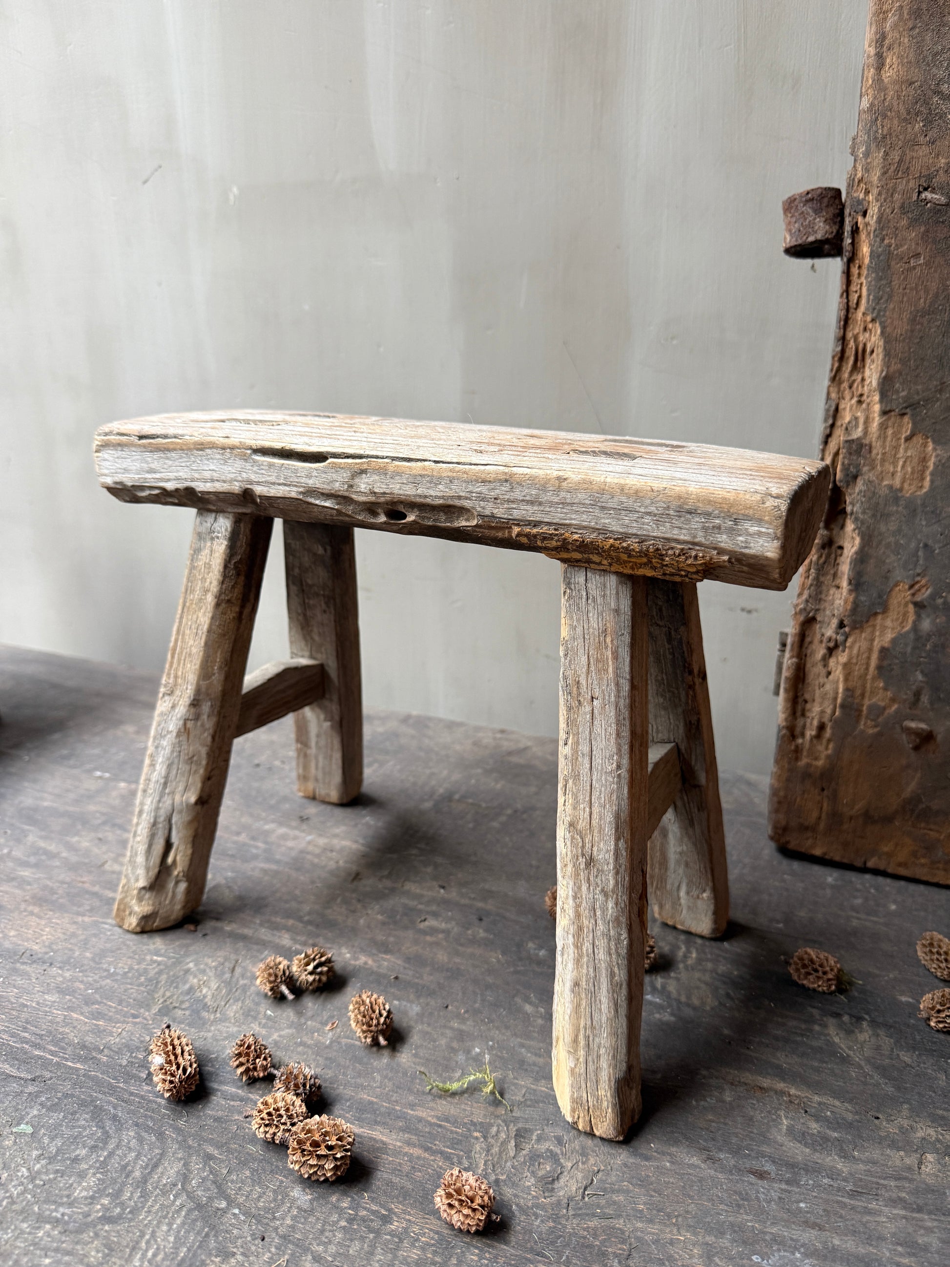 Antiek vensterbank / baby krukje - My Sober Home