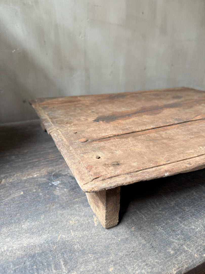 Oude houten bajot tafel / plank