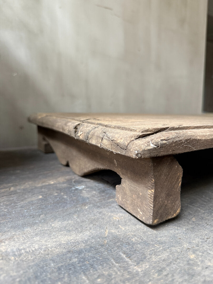 Oude houten bajot tafel / plank