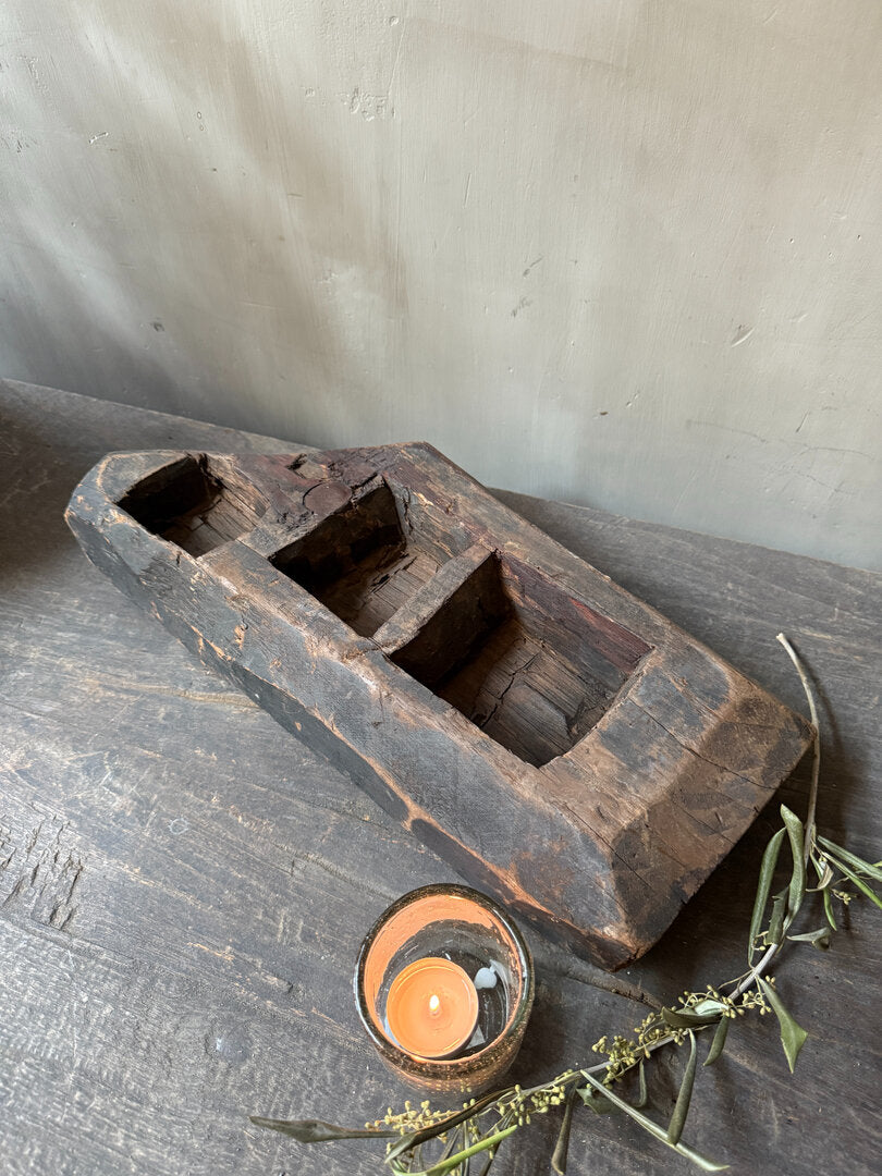 Oud houten bakje met vakjes - My Sober Home