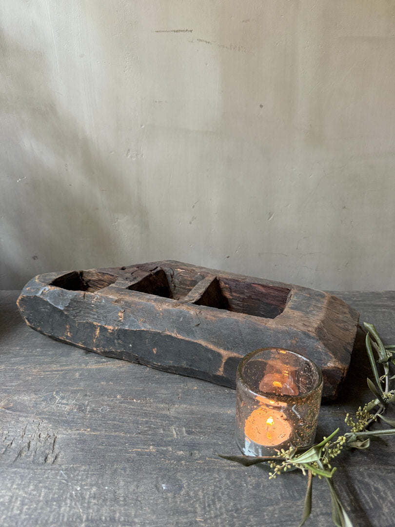 Oud houten bakje met vakjes - My Sober Home