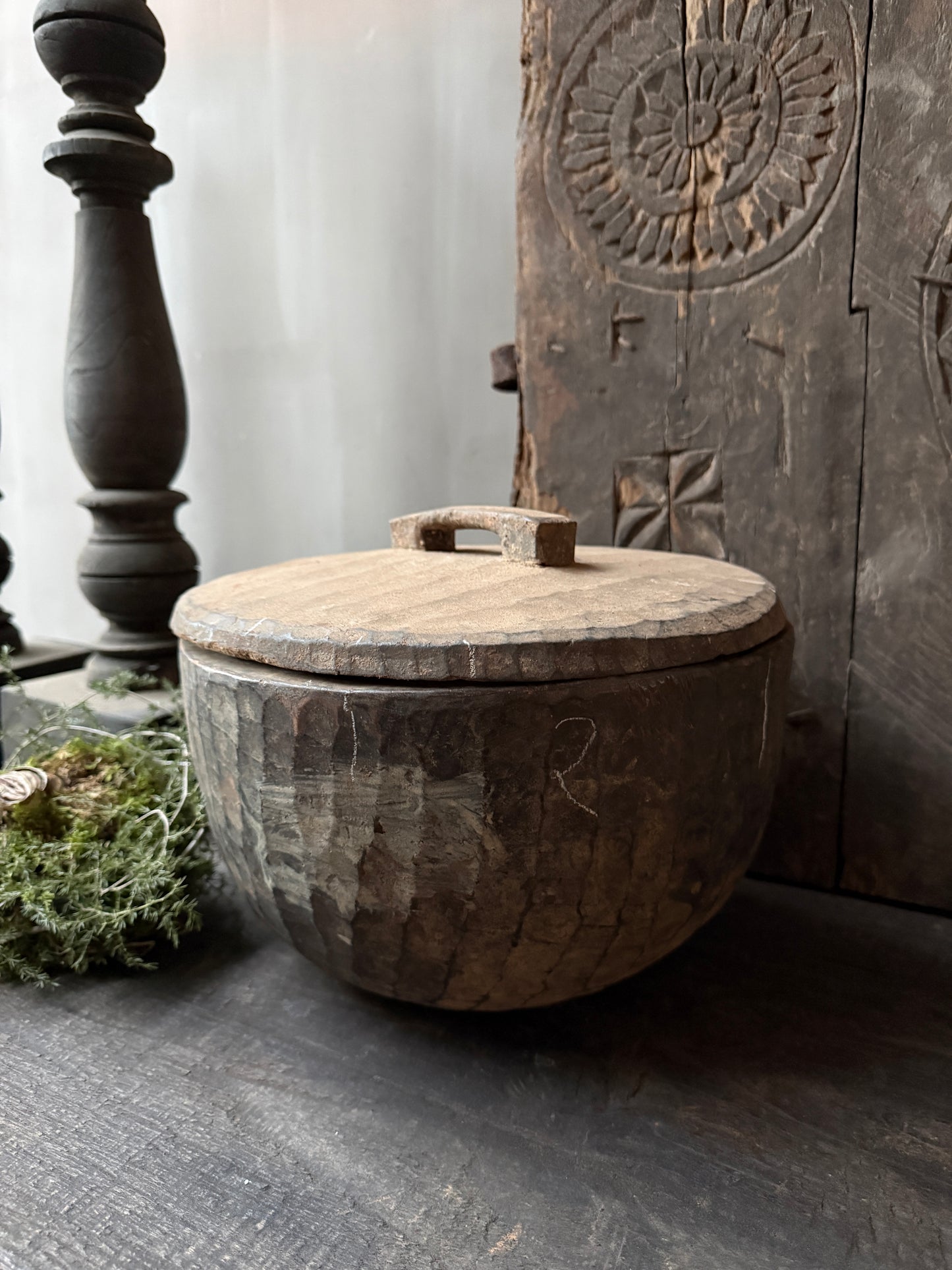 Oude houten pot / bak met deksel - My Sober Home