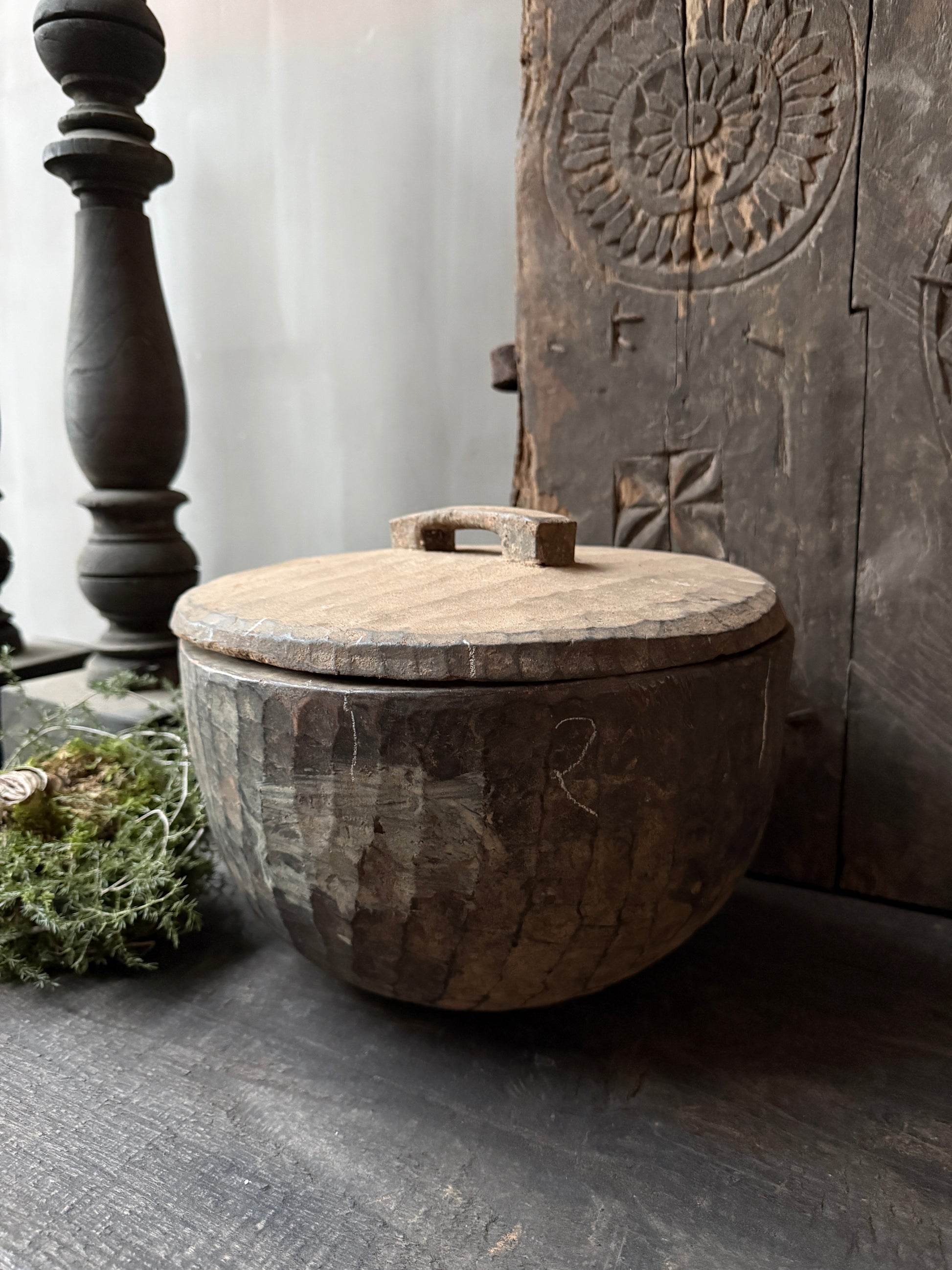 Oude houten pot / bak met deksel - My Sober Home