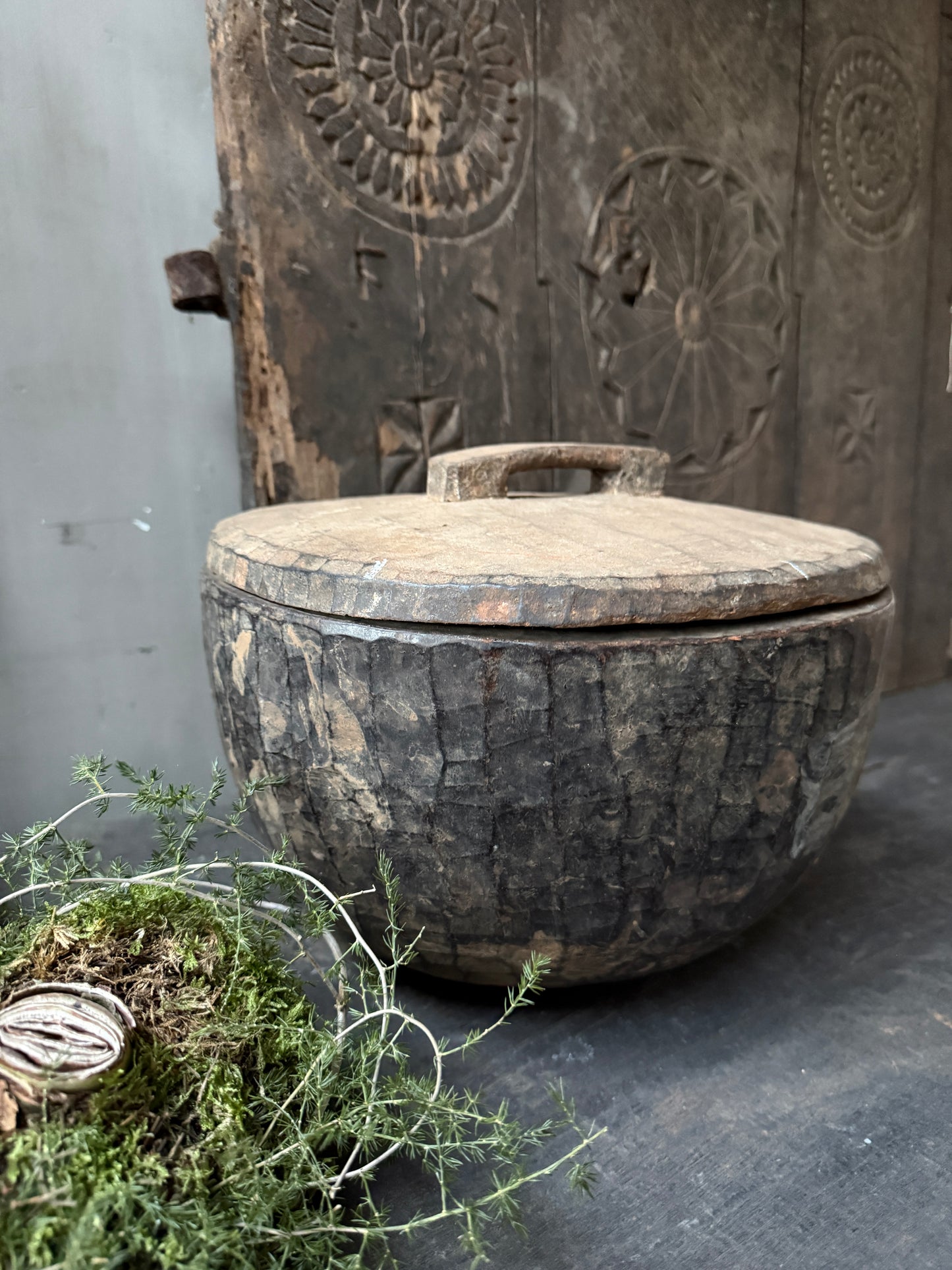 Oude houten pot / bak met deksel - My Sober Home