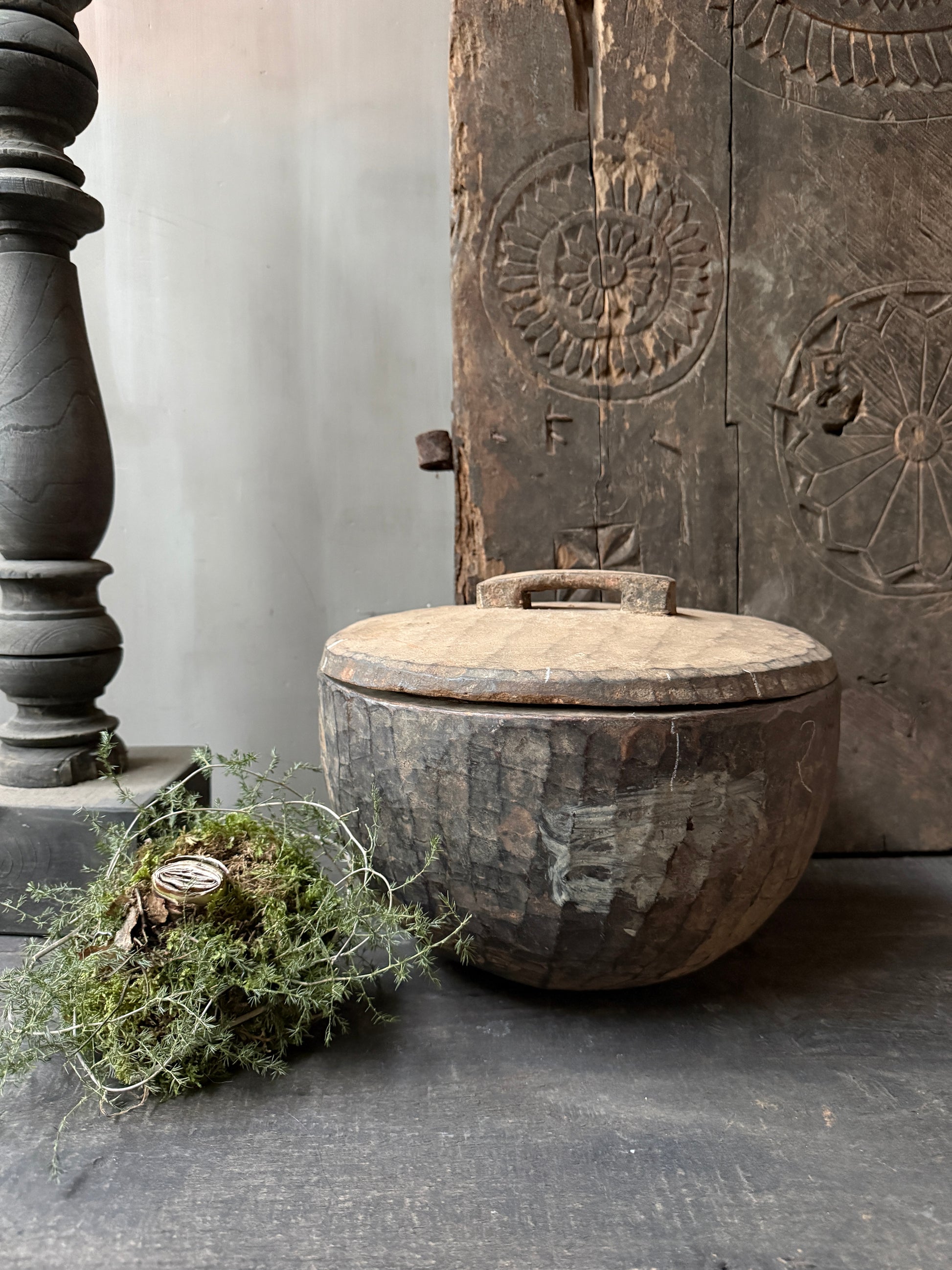 Oude houten pot / bak met deksel - My Sober Home