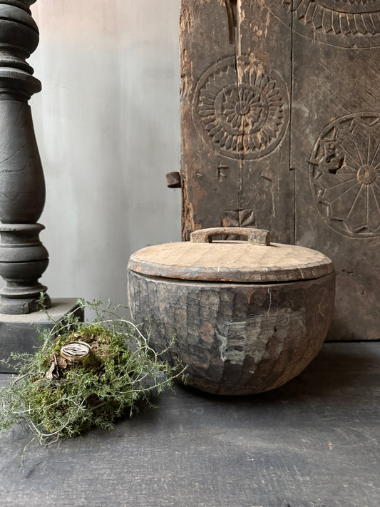 Oude houten pot / bak met deksel - My Sober Home