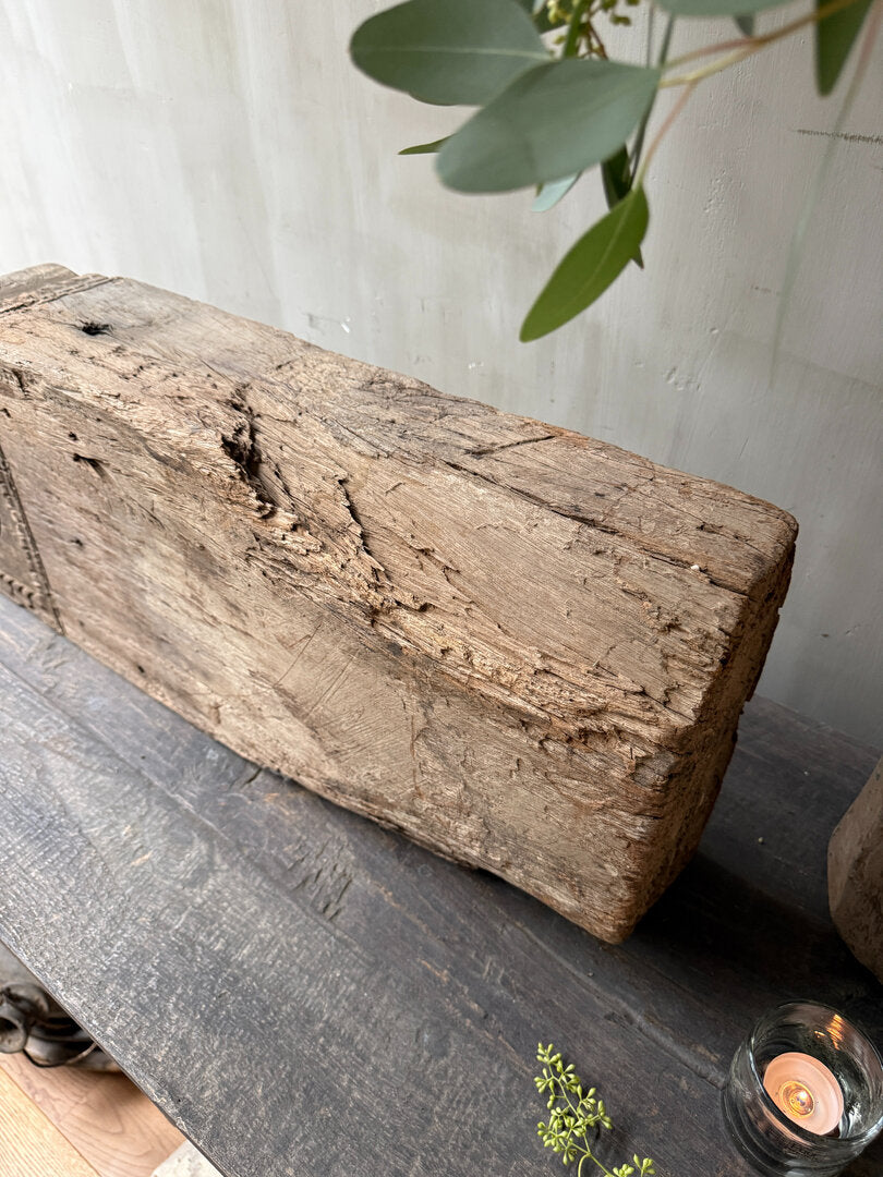 Oud houten bouwornament 2 - My Sober Home