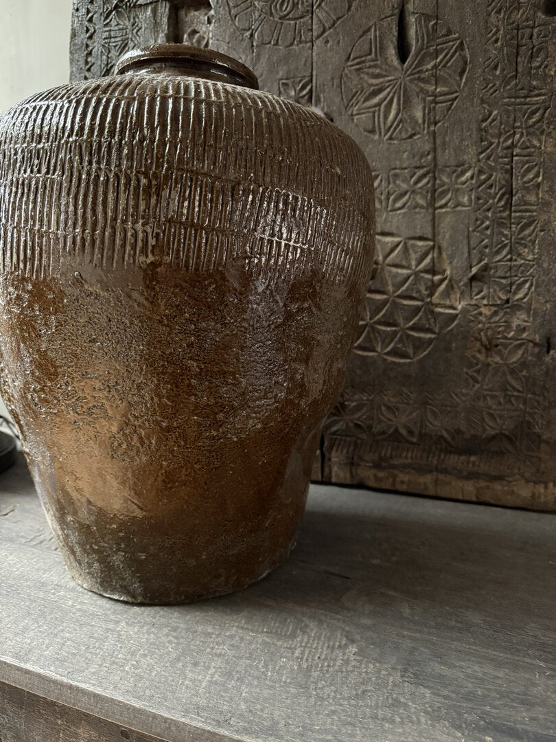 Antieke originele Aziatische kruik/pot