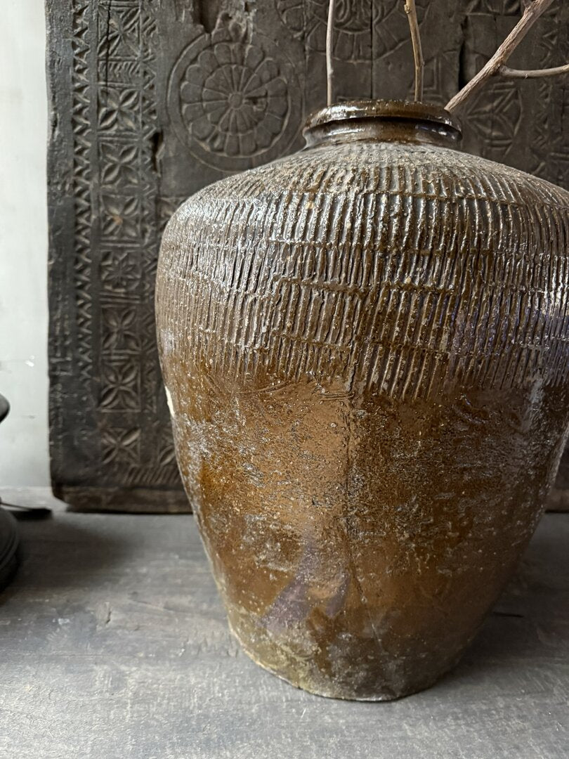 Antieke originele Aziatische kruik/pot