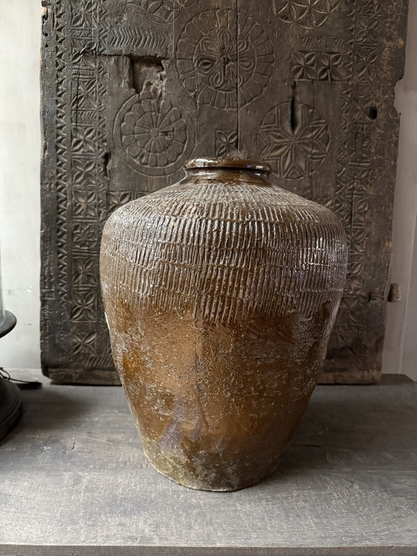 Antieke originele Aziatische kruik/pot