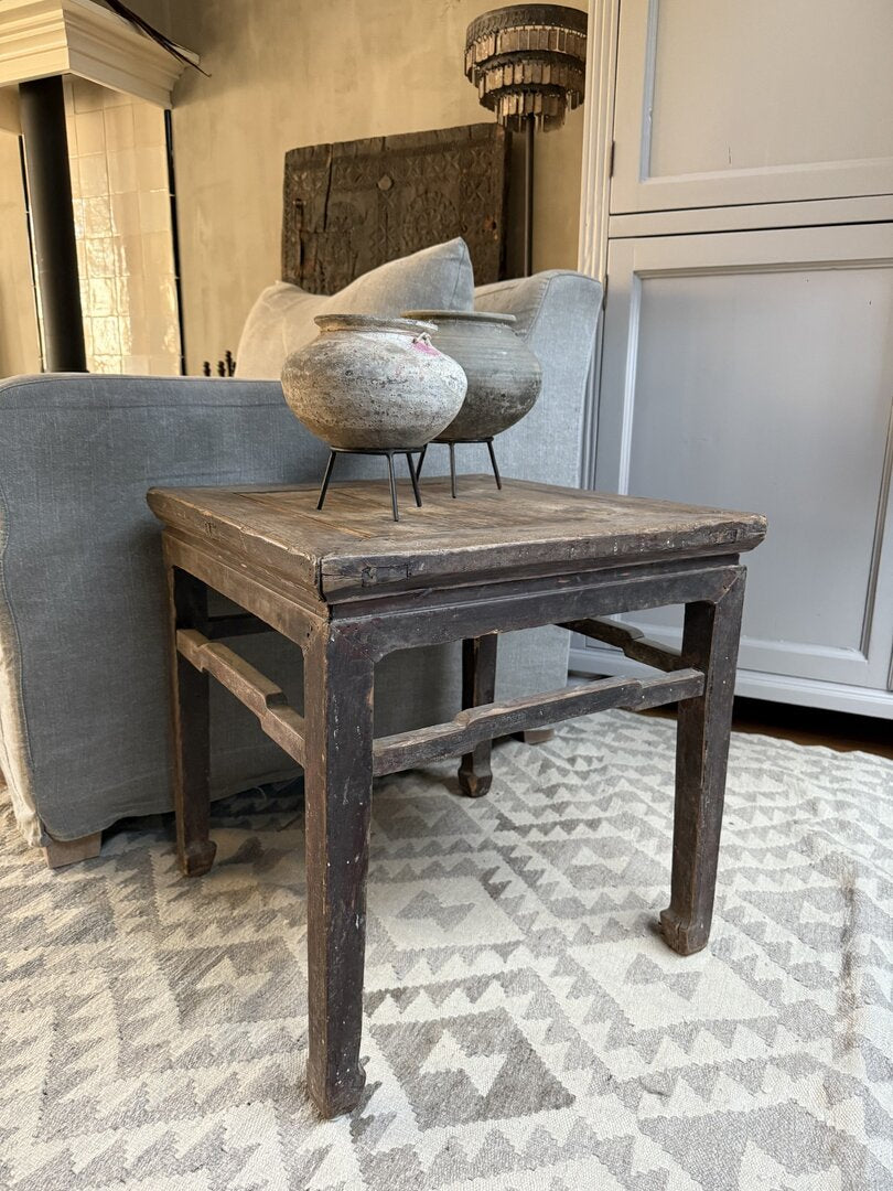 Antieke Chinese bijzettafel