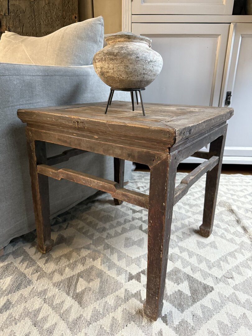 Antieke Chinese bijzettafel