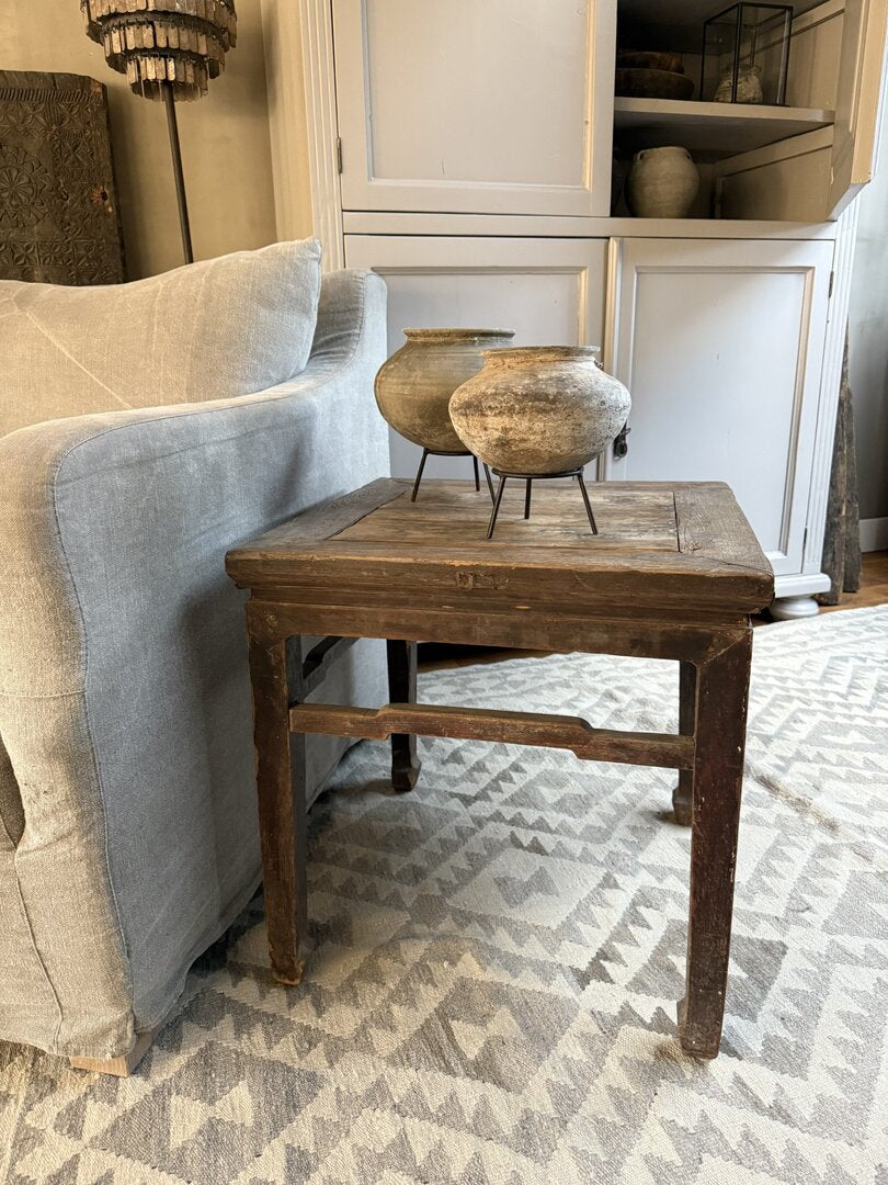 Antieke Chinese bijzettafel