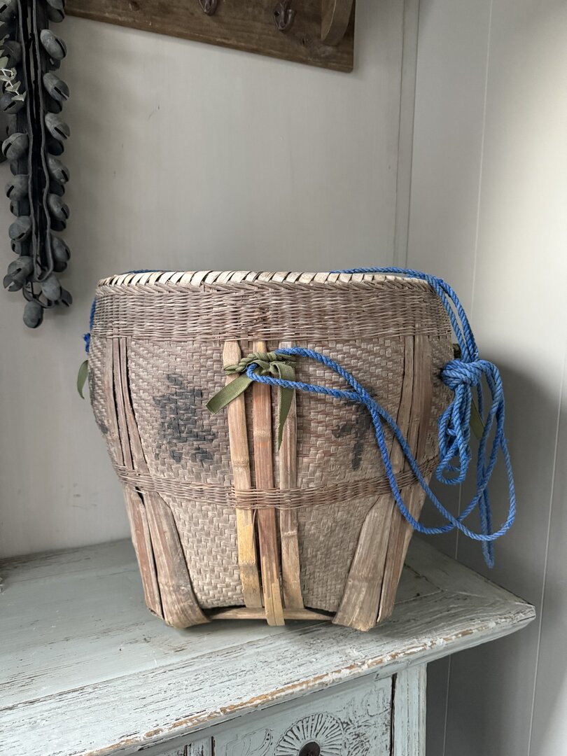 Antieke originele Aziatische mand