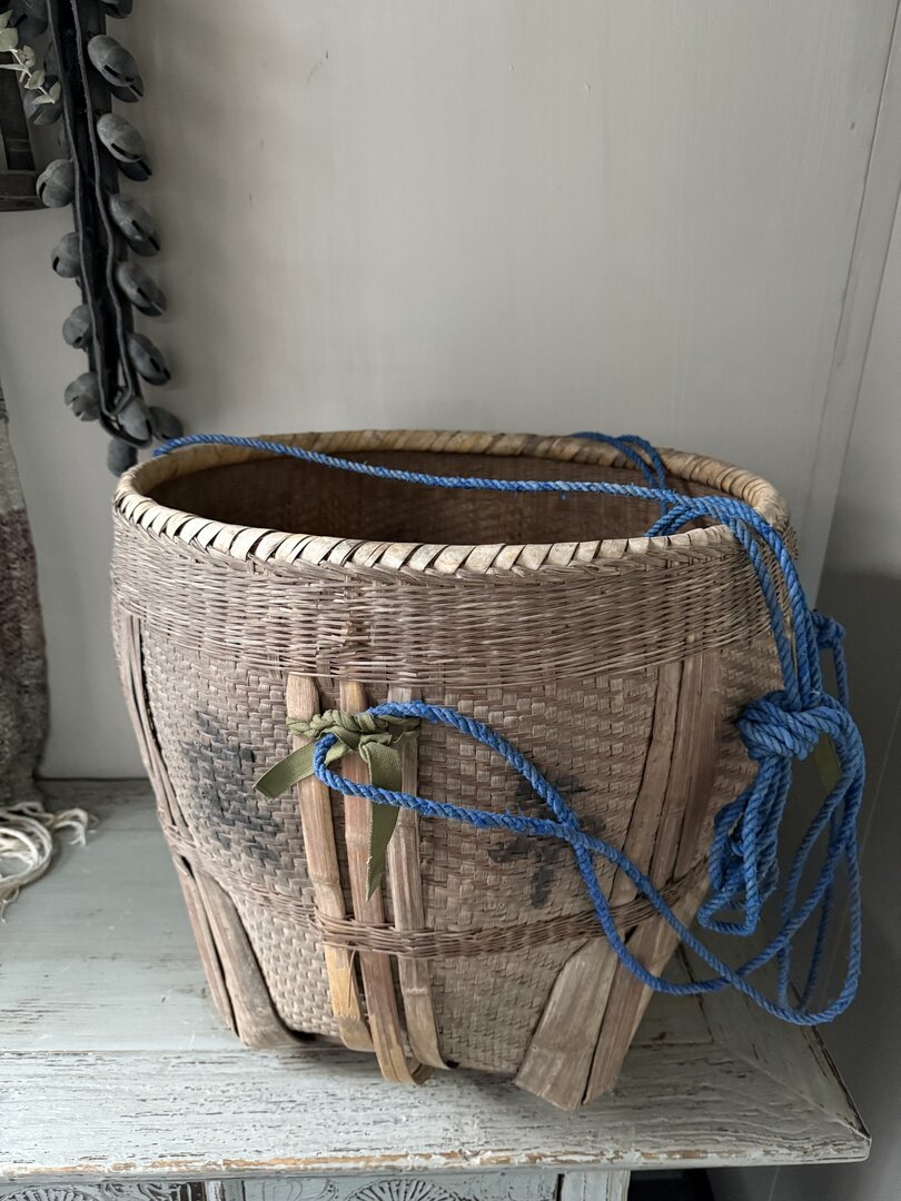 Antieke originele Aziatische mand