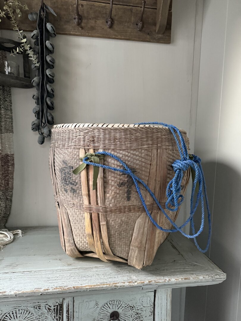 Antieke originele Aziatische mand