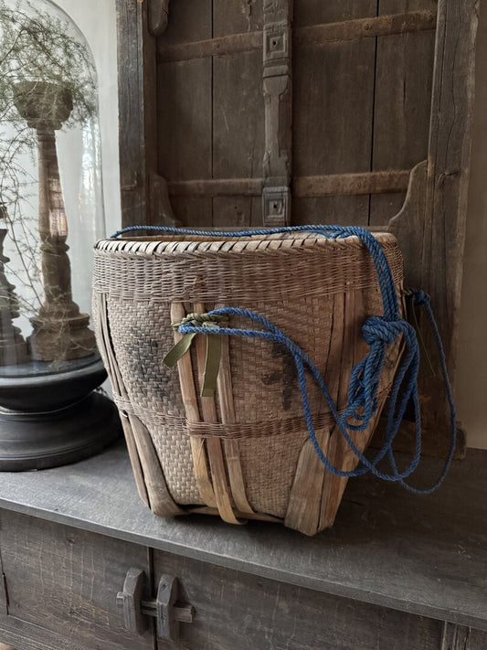 Antieke originele Aziatische mand