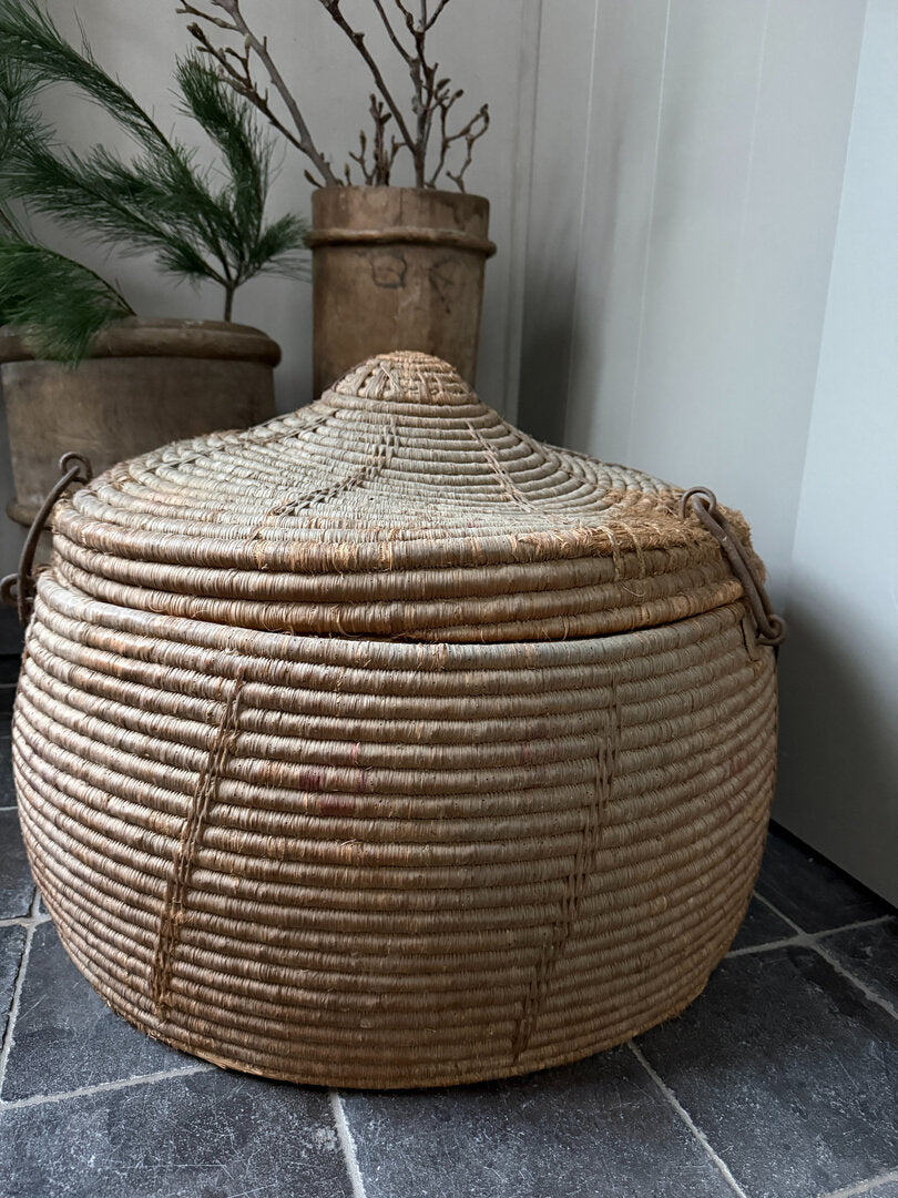 Oude originele mand / dessert basket