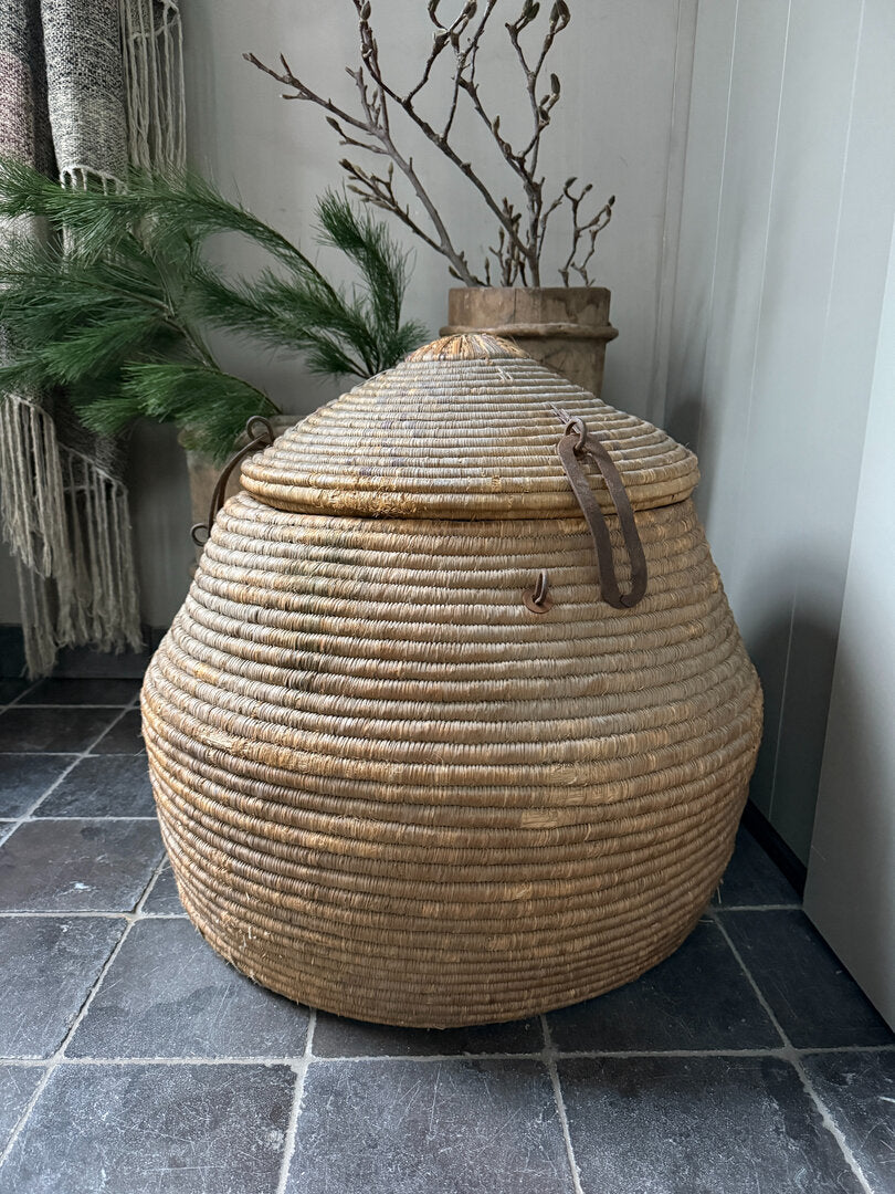 Oude originele mand / dessert basket