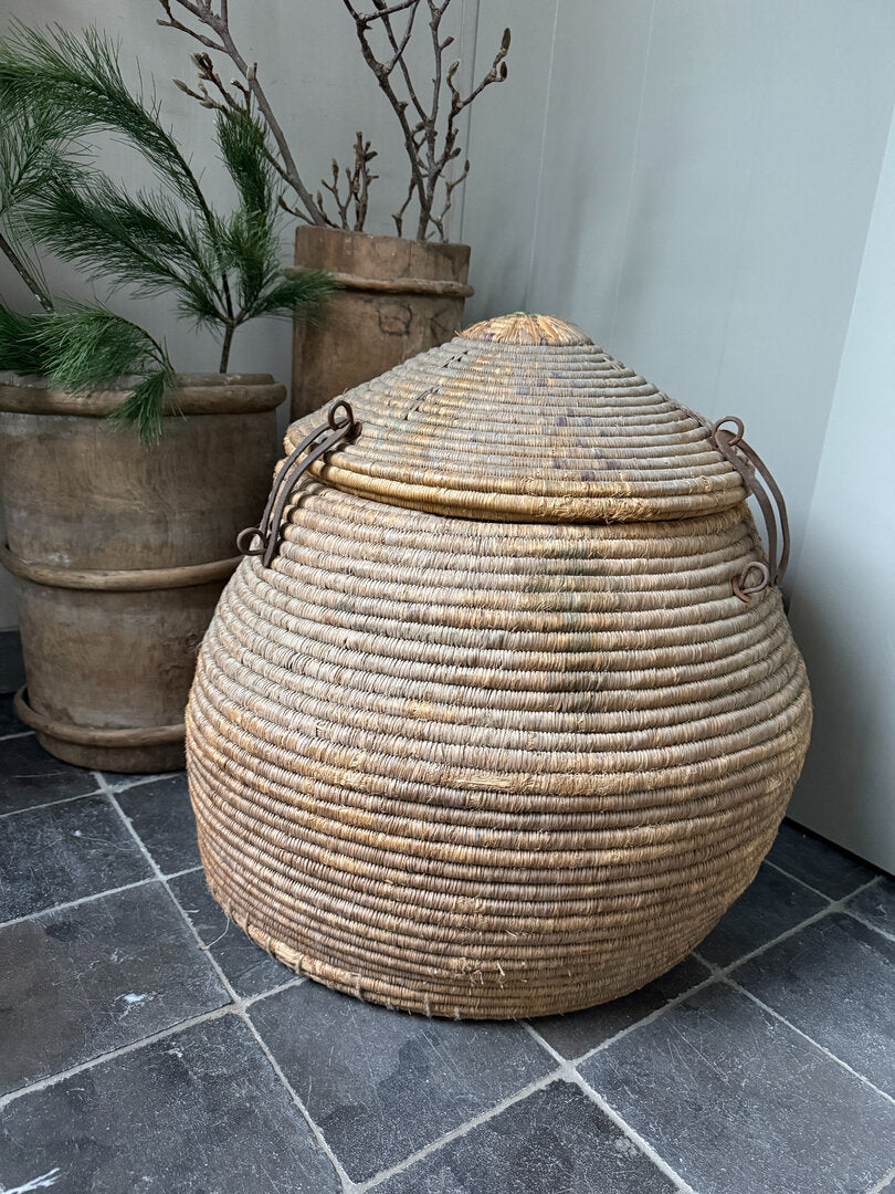 Oude originele mand / dessert basket