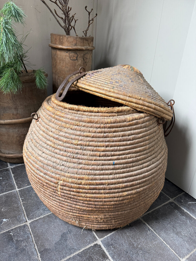 Oude originele mand / dessert basket