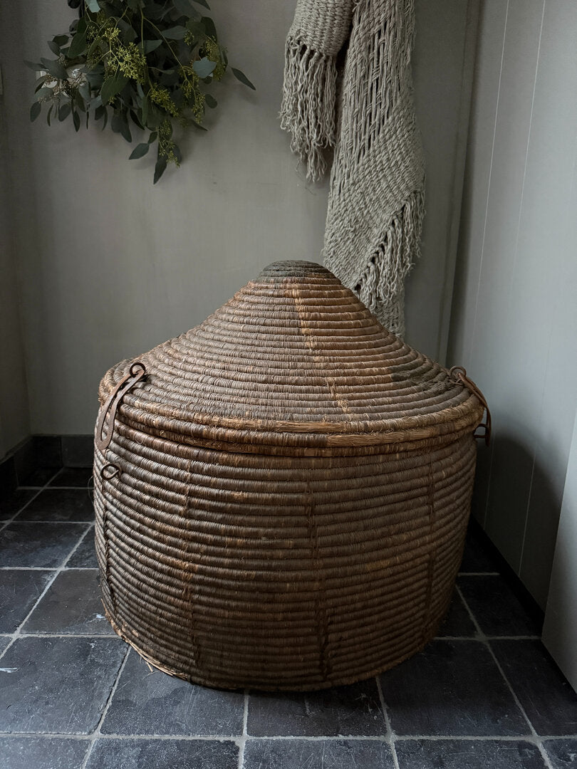 Oude originele mand / dessert basket