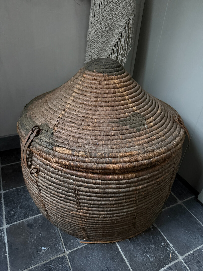 Oude originele mand / dessert basket