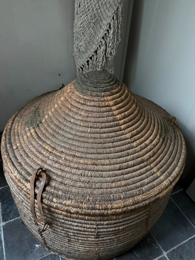 Oude originele mand / dessert basket