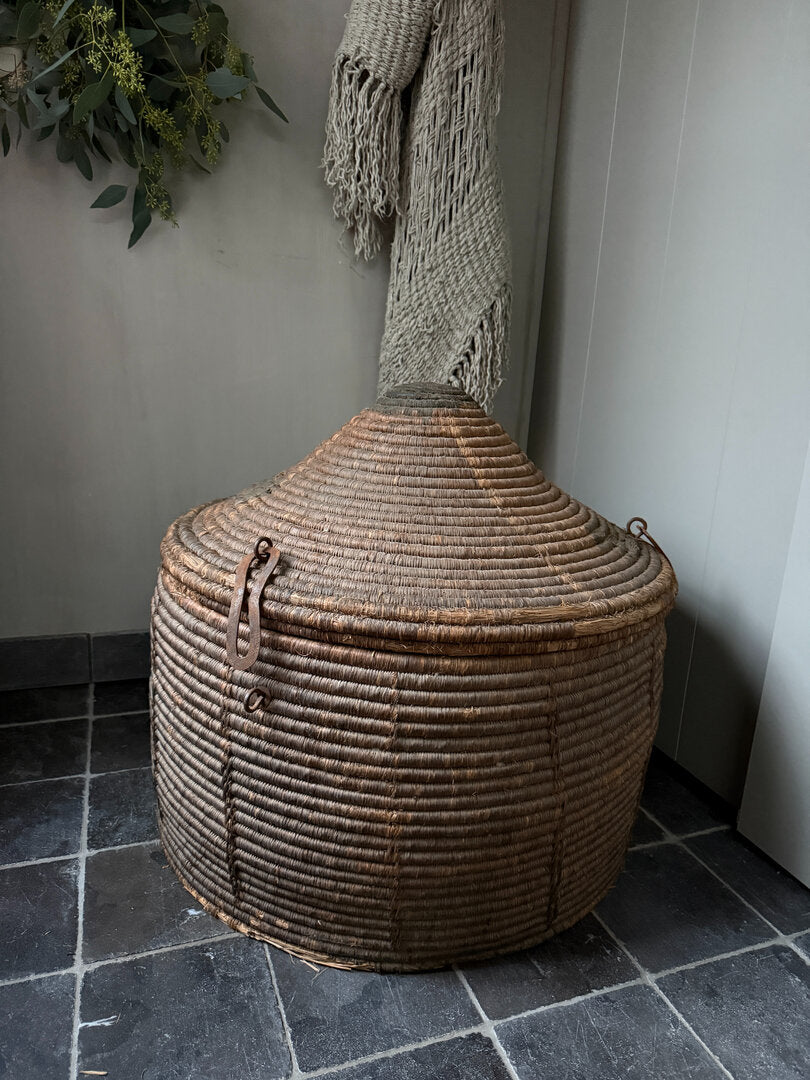 Oude originele mand / dessert basket