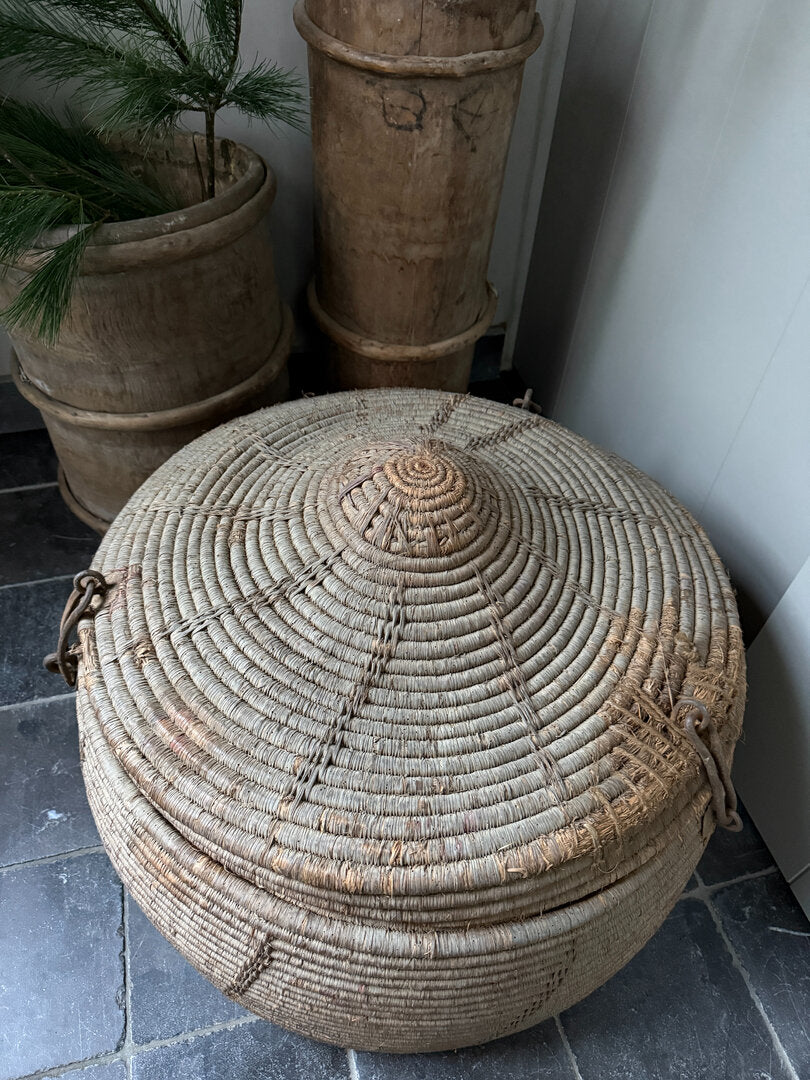 Oude originele mand / dessert basket