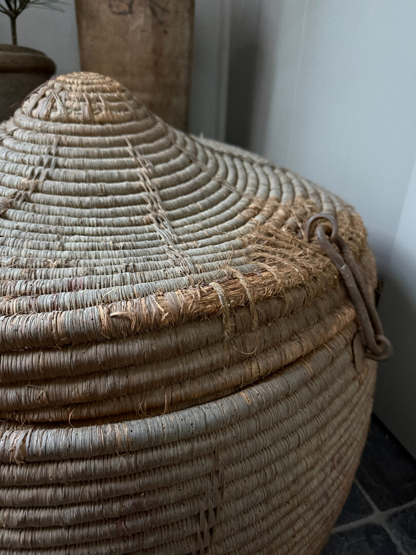 Oude originele mand / dessert basket