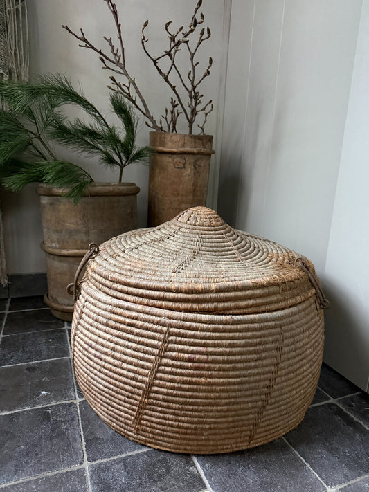 Oude originele mand / dessert basket