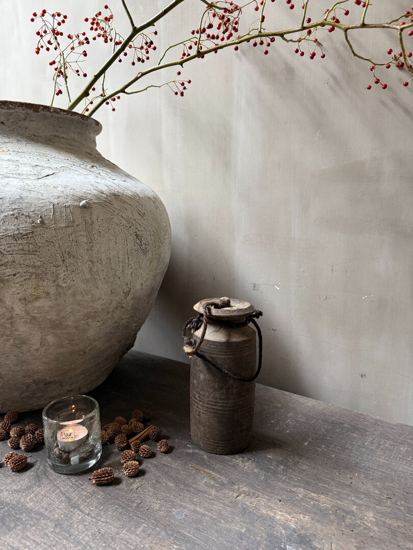 Oud houten kruikje met deksel