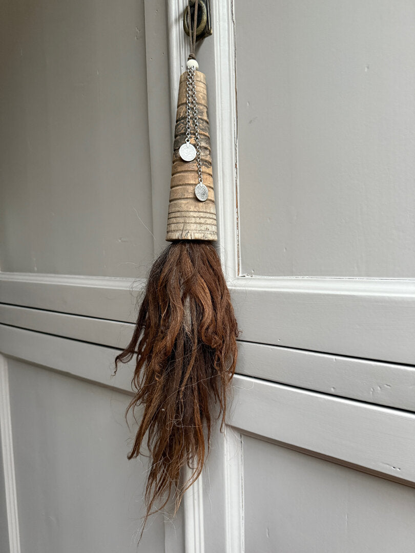 Vachttoef schapenwol medallion